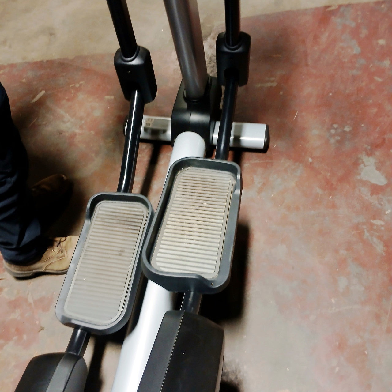 Life Fitness Integrity LNX Elliptical w/ X Console