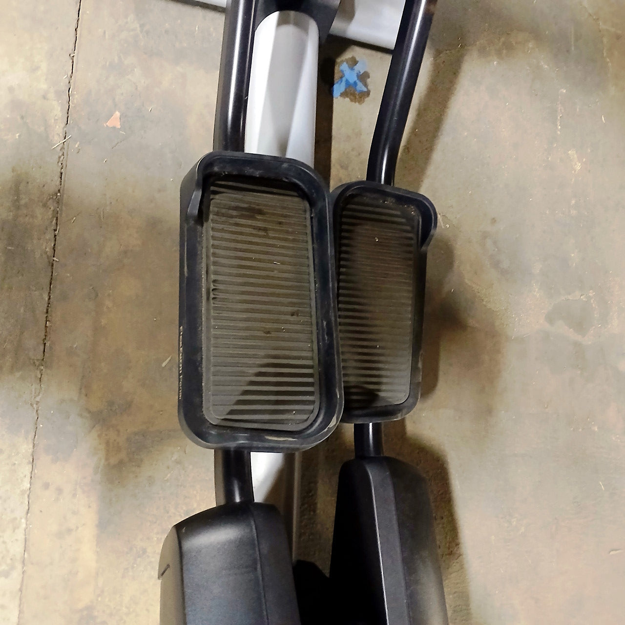 Life Fitness Integrity LNX Elliptical w/ X Console