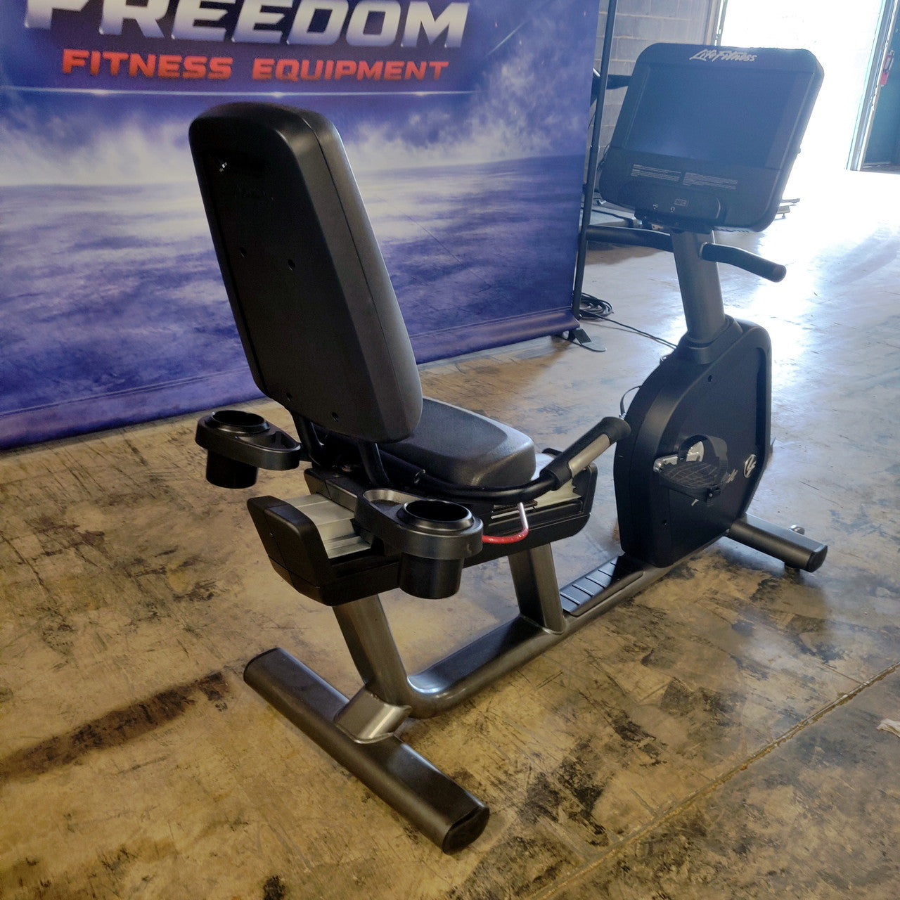 Life Fitness Integrity Recumbent Bike w/SE3 Console