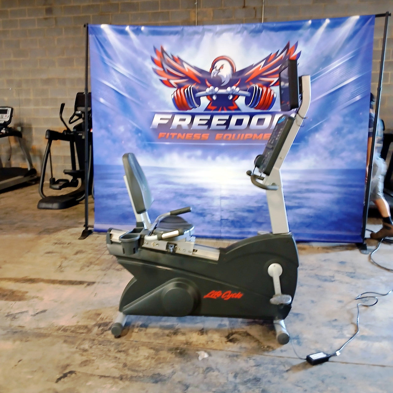 Life Fitness Integrity Series CLSR Recumbent Bike