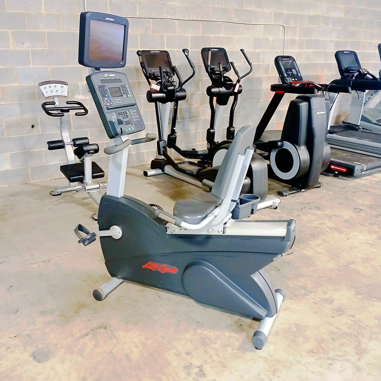 Life Fitness Integrity Series CLSR Recumbent Bike