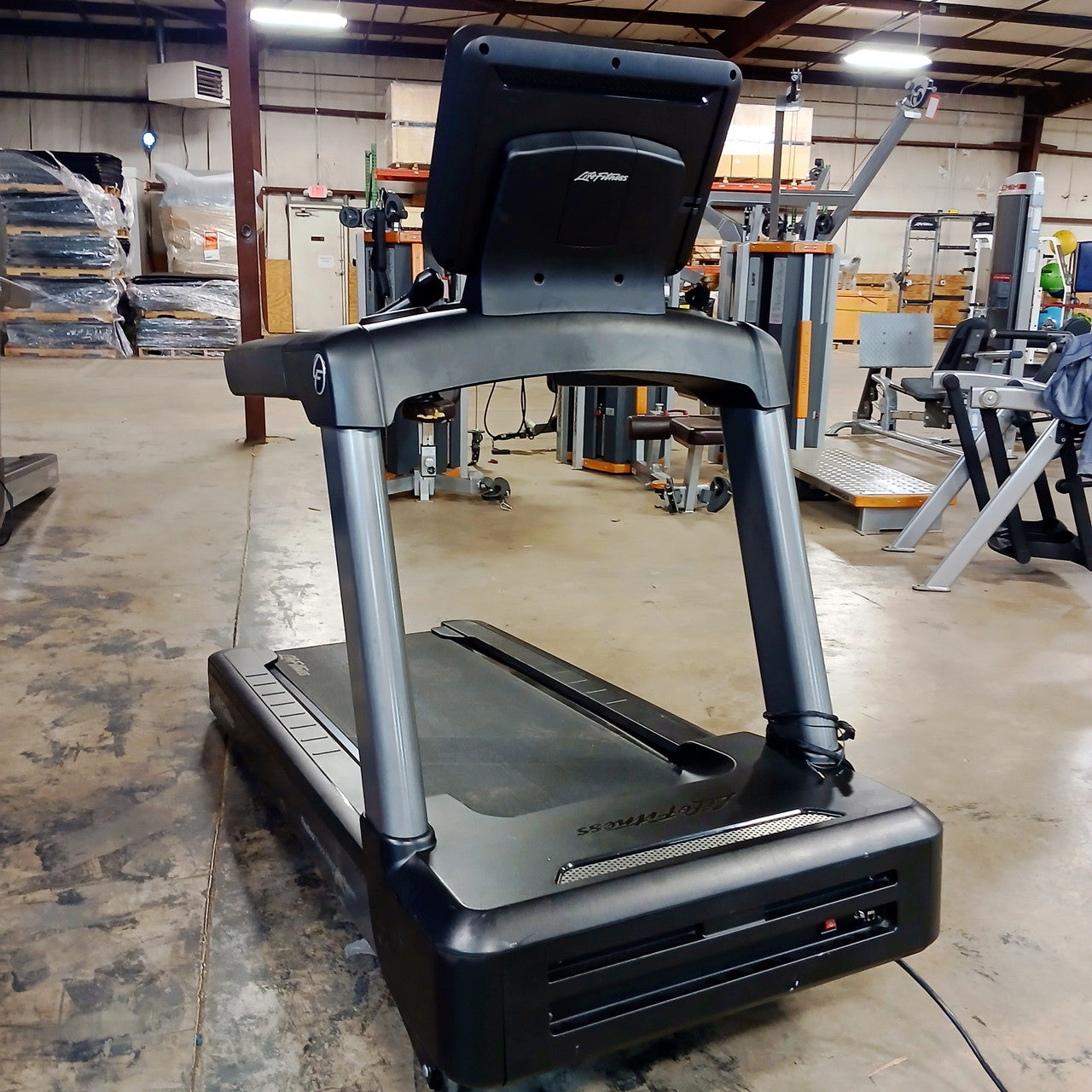 Life Fitness Integrity Treadmill w/ SE3 Console