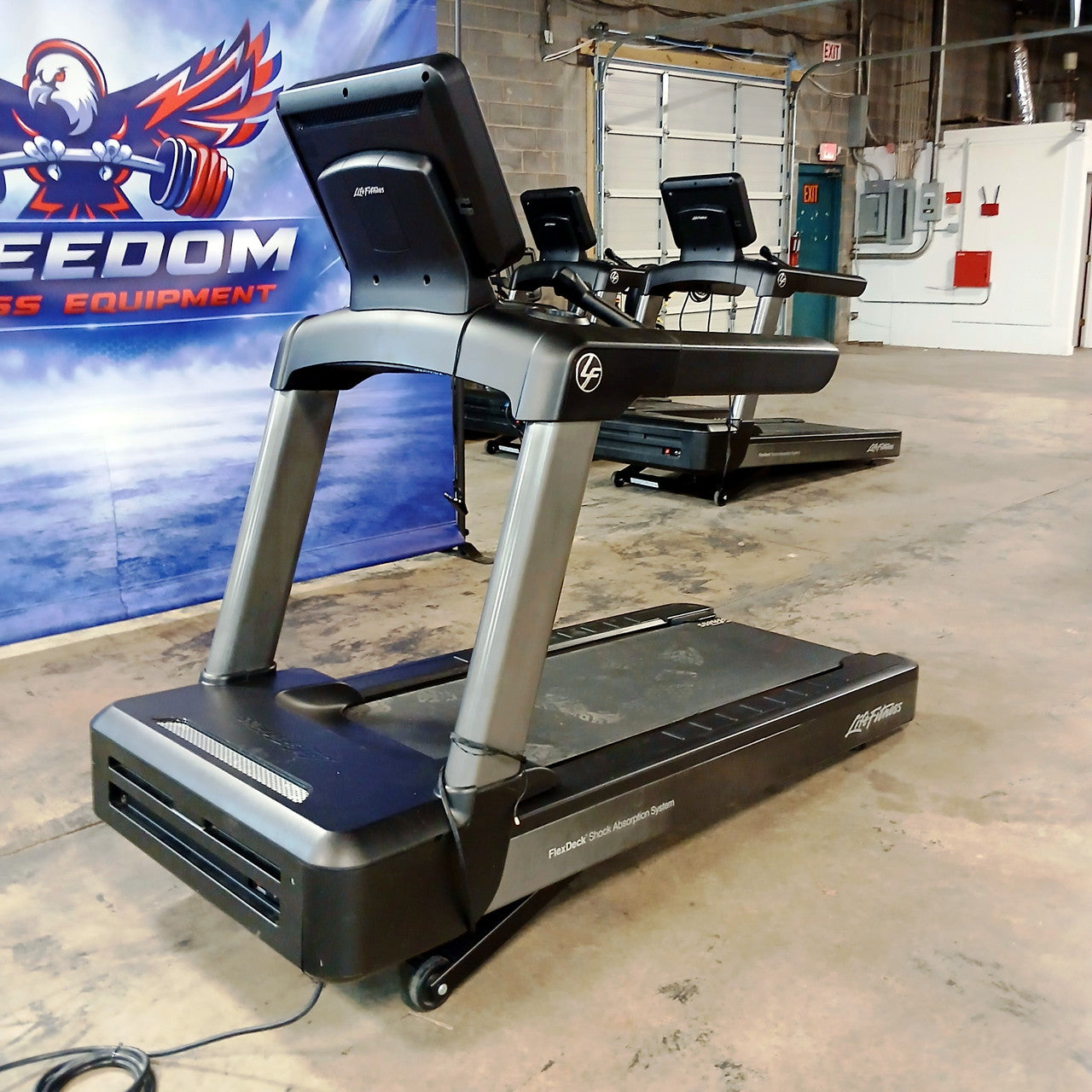 Life Fitness Integrity Treadmill w/ SE3 Console