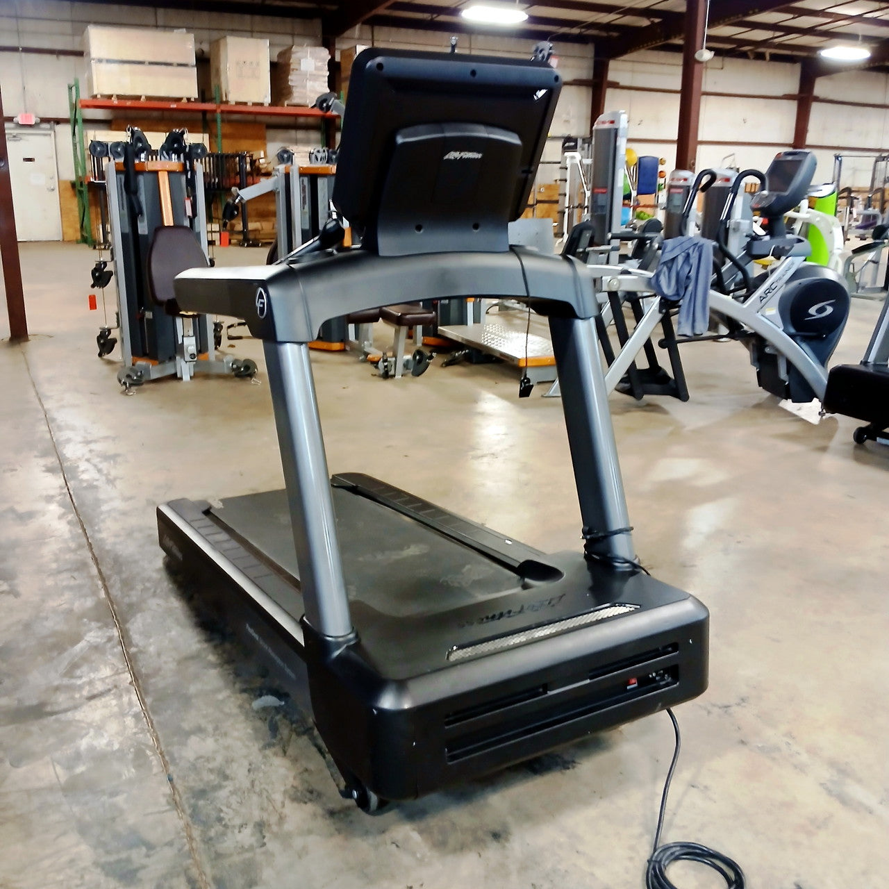 Life Fitness Integrity Treadmill w/ SE3 Console