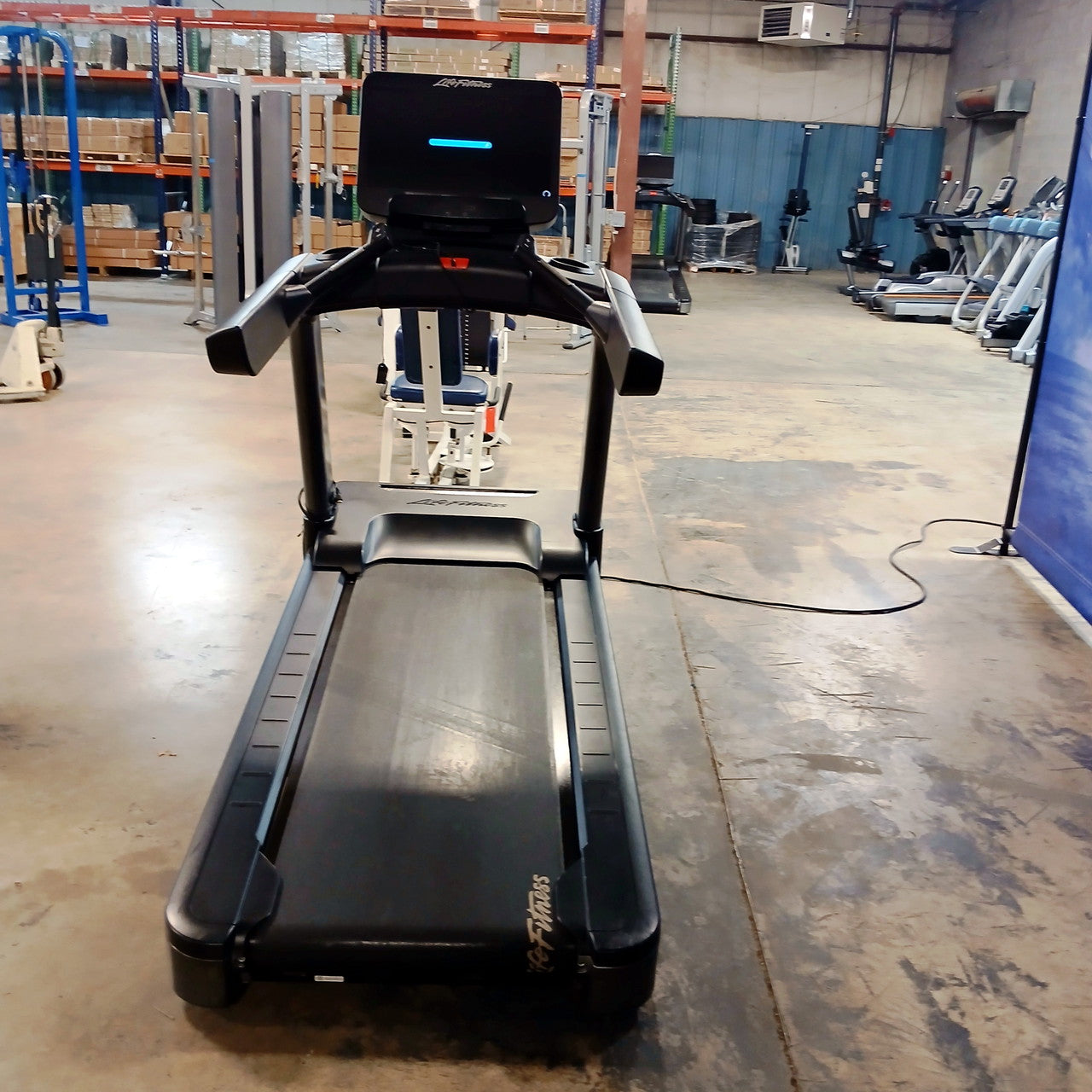 Life Fitness Integrity Treadmill w/ SE3 Console