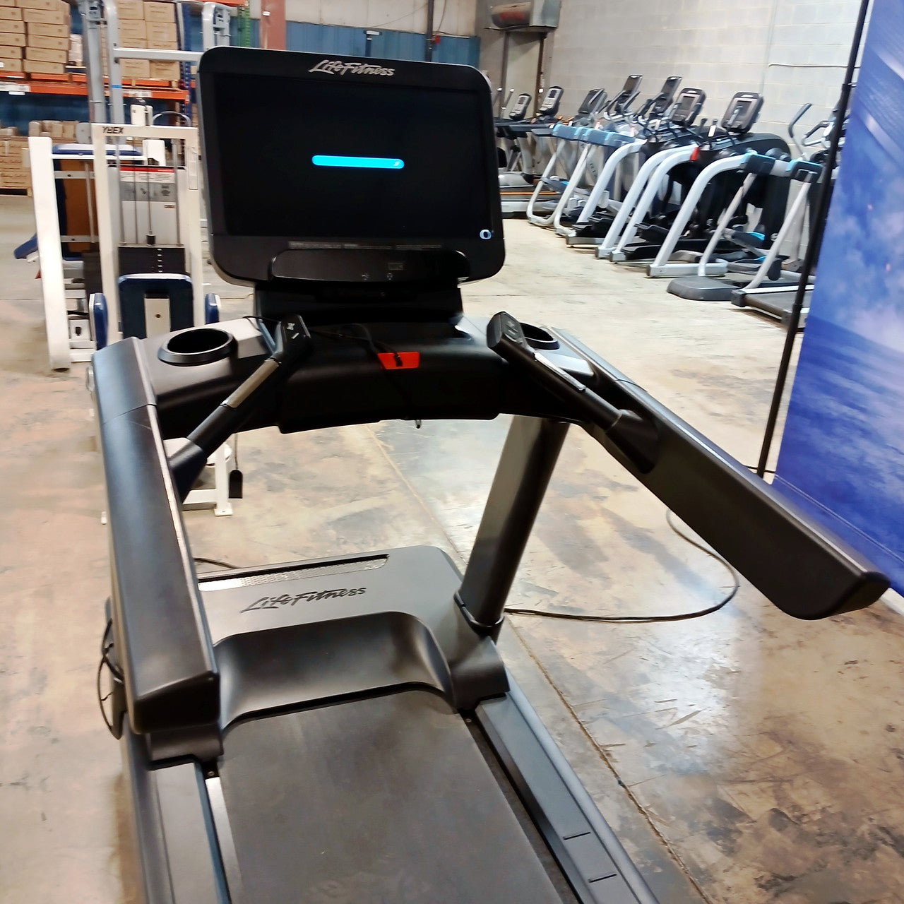 Life Fitness Integrity Treadmill w/ SE3 Console