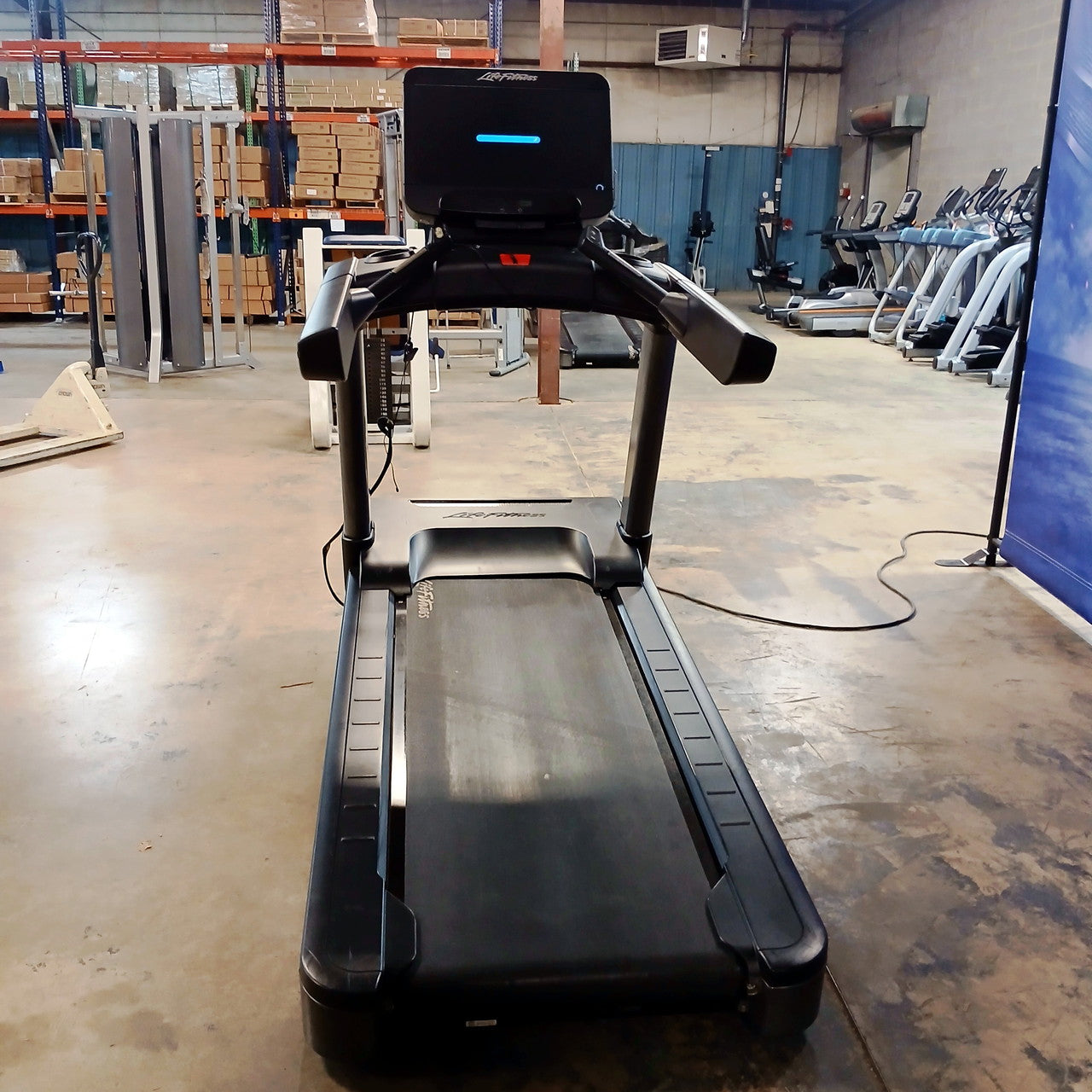 Life Fitness Integrity Treadmill w/ SE3 Console