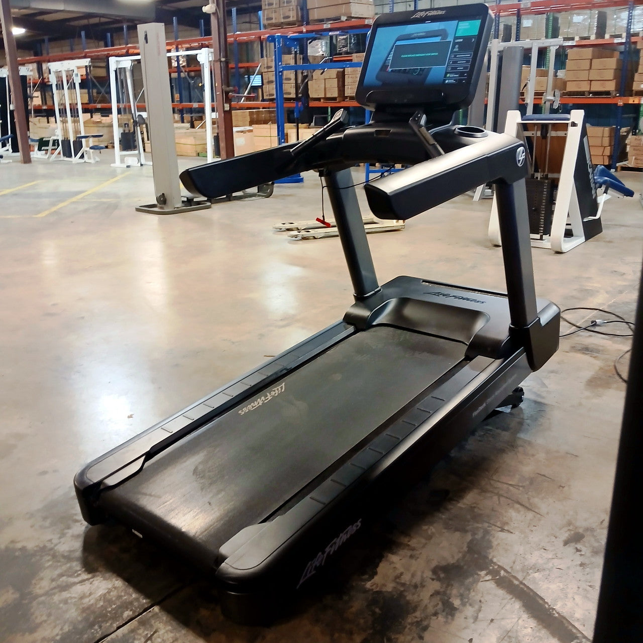 Life Fitness Integrity Treadmill w/ SE3 Console