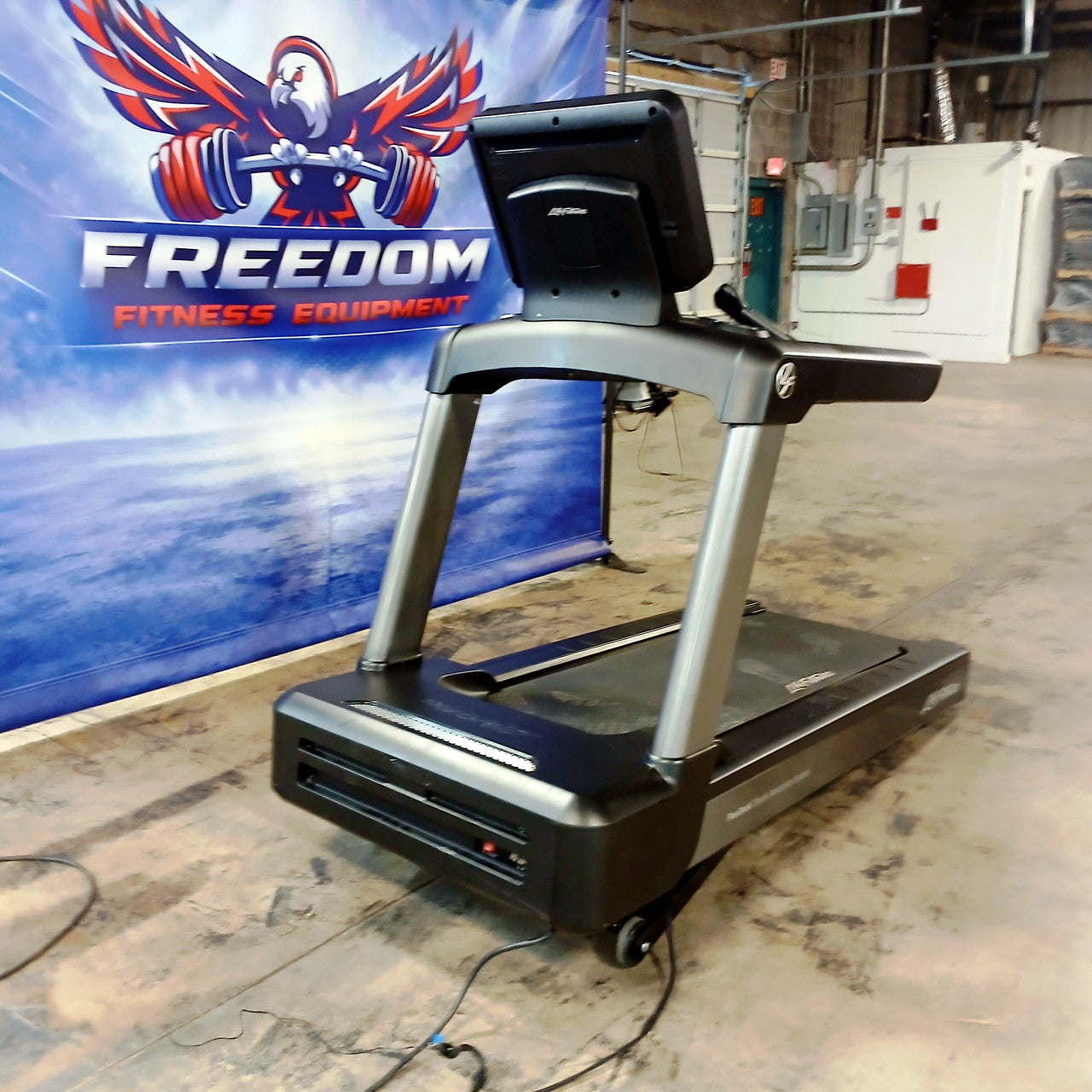 Life Fitness Integrity Treadmill w/ SE3 Console