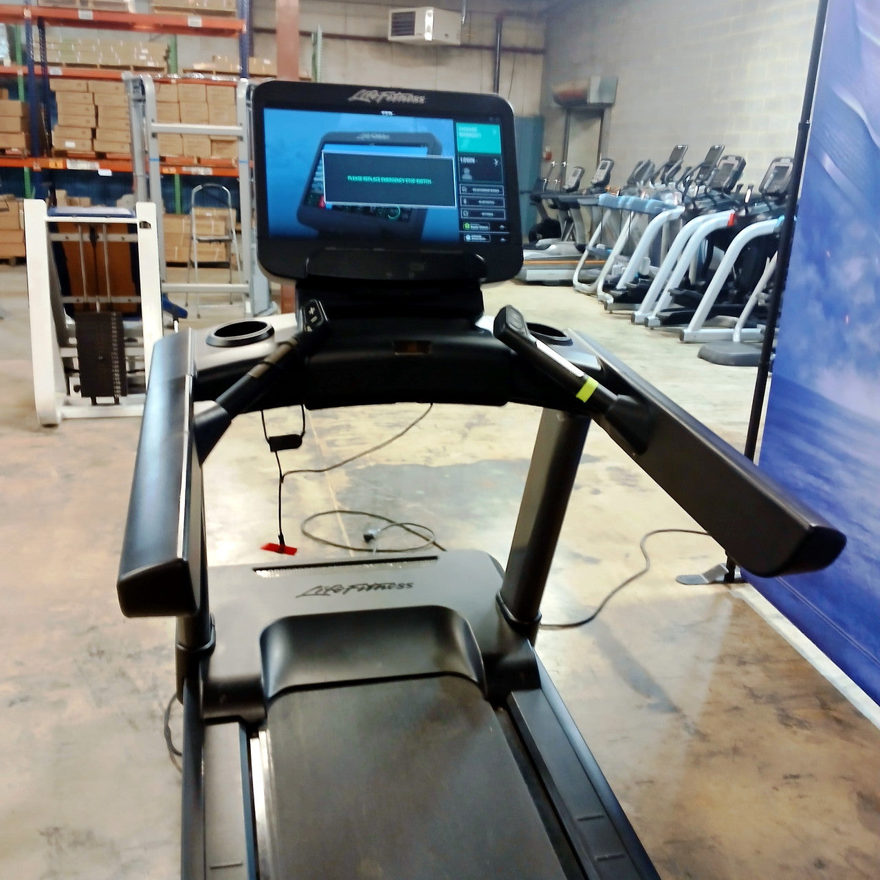 Life Fitness Integrity Treadmill w/ SE3 Console
