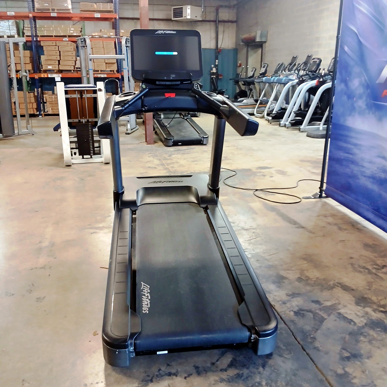 Life Fitness Integrity Treadmill w/ SE3 Console