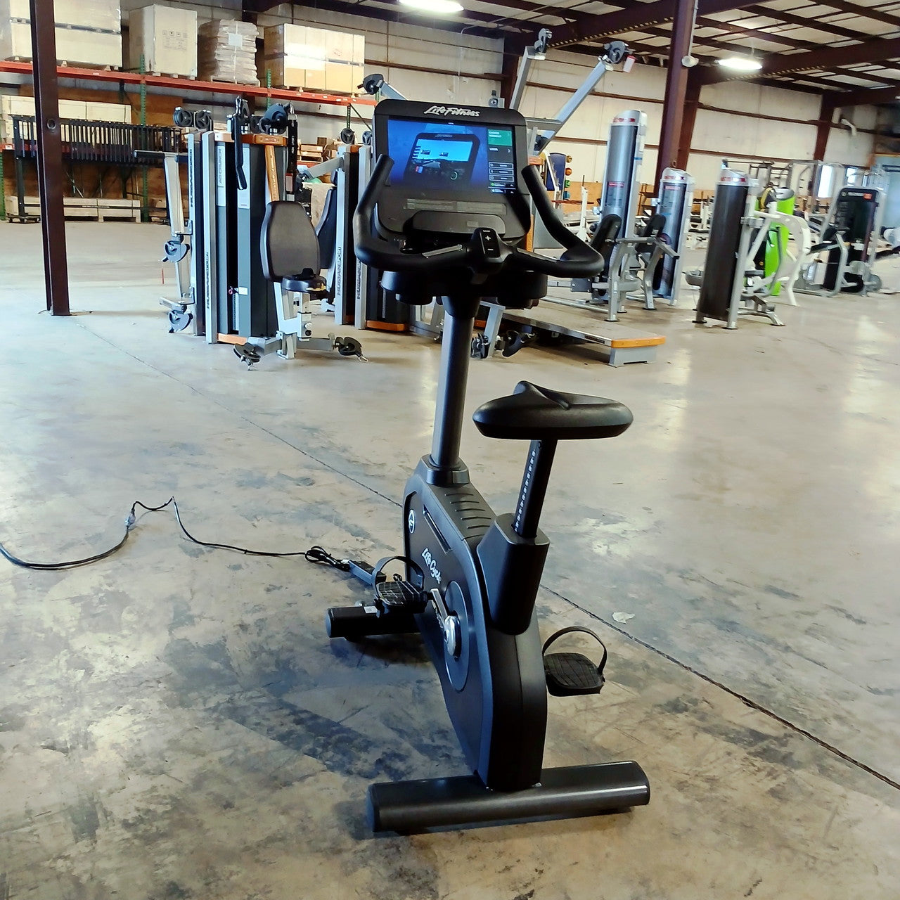 Life Fitness Integrity Upright Bike w/SE3 Console