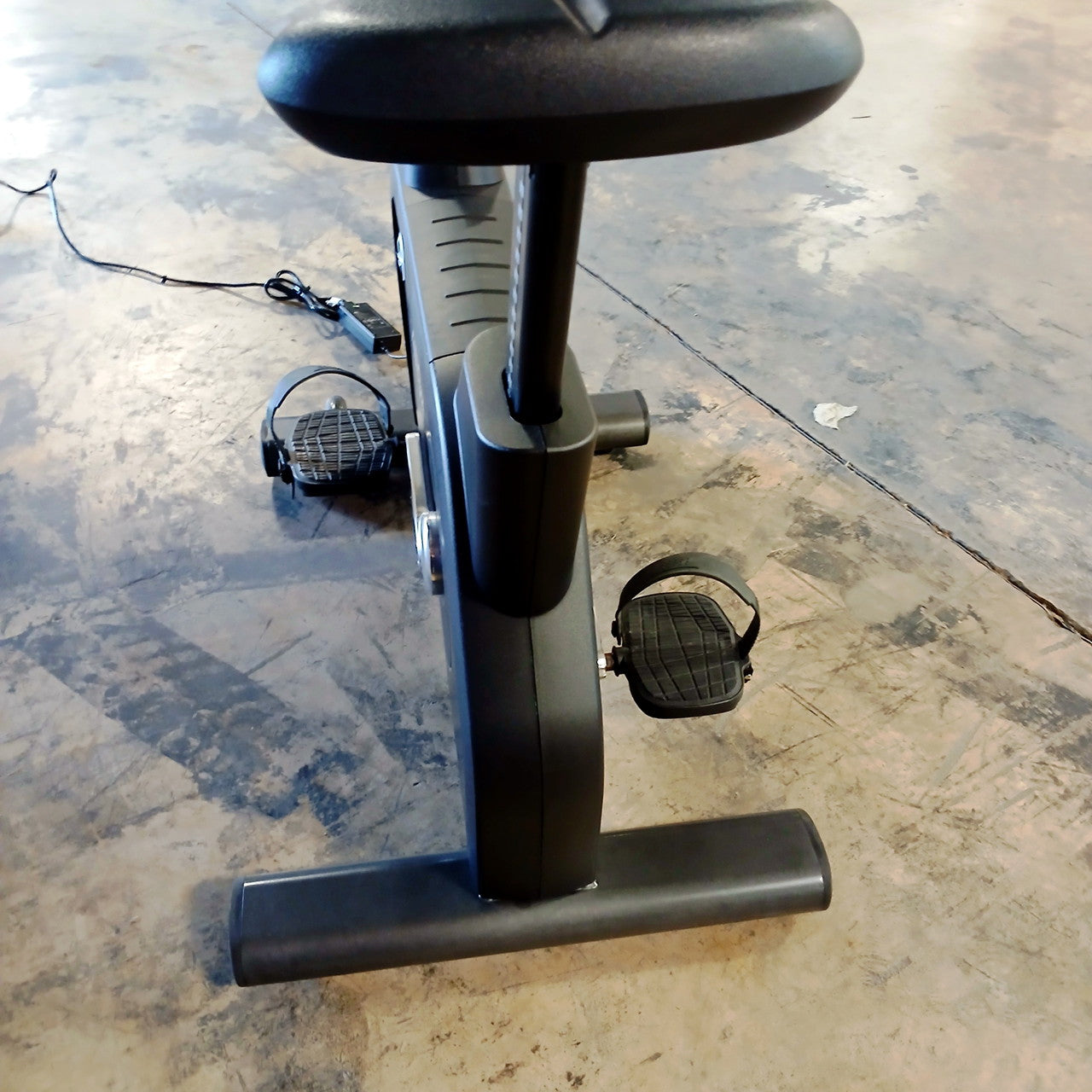 Life Fitness Integrity Upright Bike w/SE3 Console