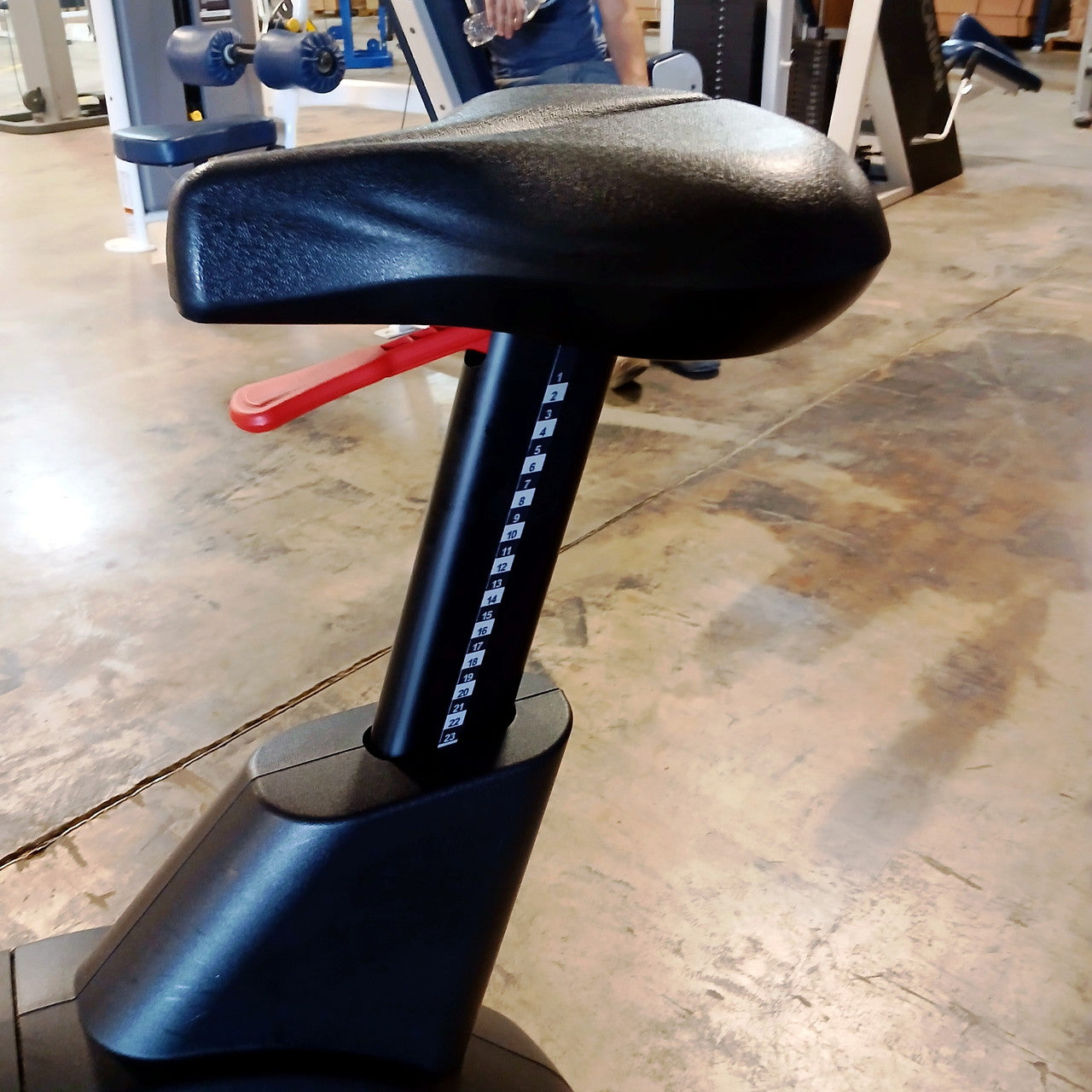 Life Fitness Integrity Upright Bike w/SE3 Console