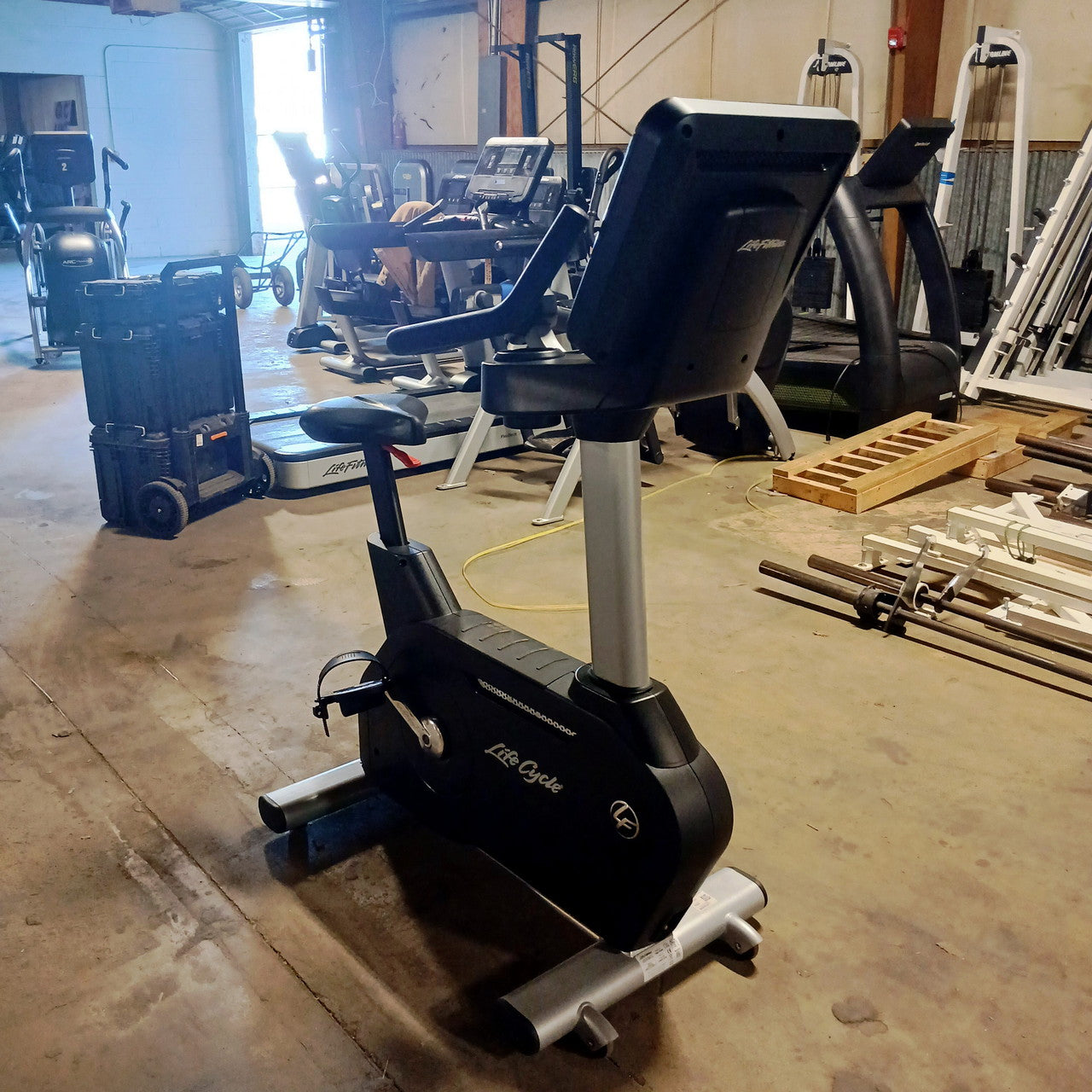 Life Fitness Integrity Upright Bike w/ X console