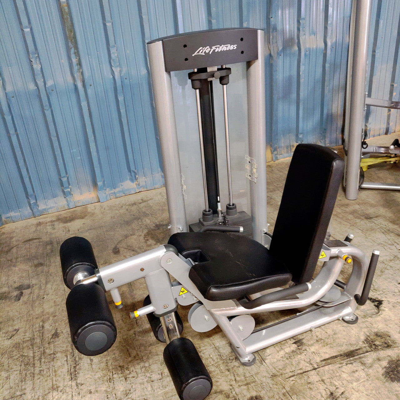 Life Fitness Optima Leg Extension/Leg Curl Dual Function Machine