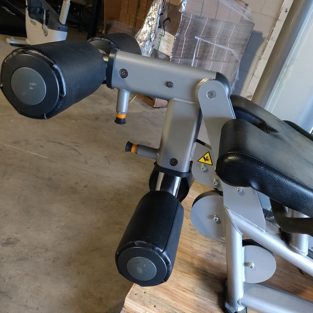 Life Fitness Optima Leg Extension / Prone Leg Curl