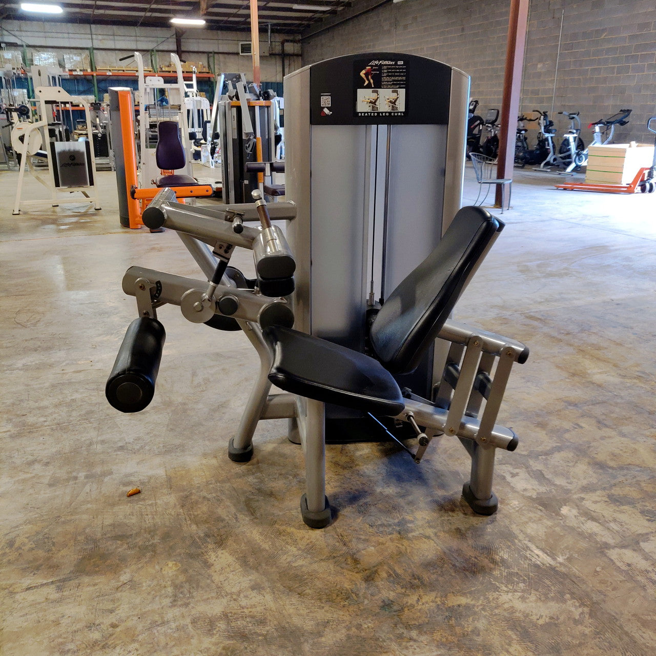 Life Fitness Seated Leg Curl Signature Series