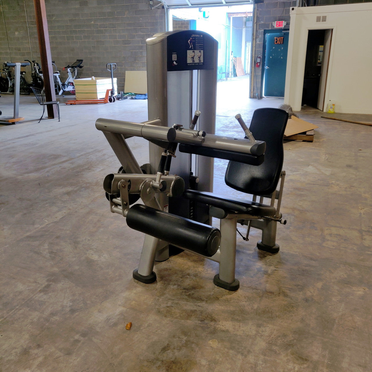 Life Fitness Seated Leg Curl Signature Series