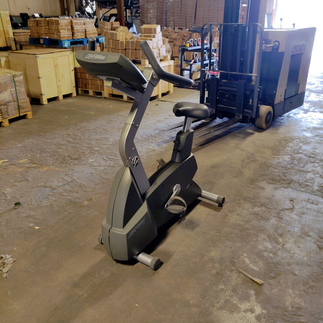 Life Fitness Upright Exercise Bike 90C