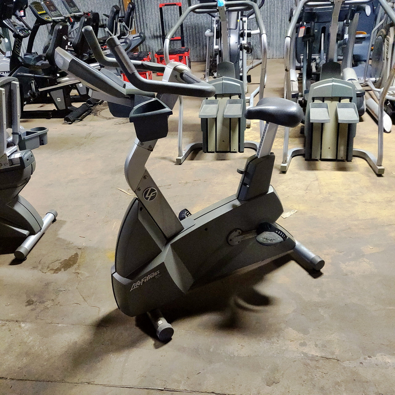 Life Fitness Upright Exercise Bike 93c