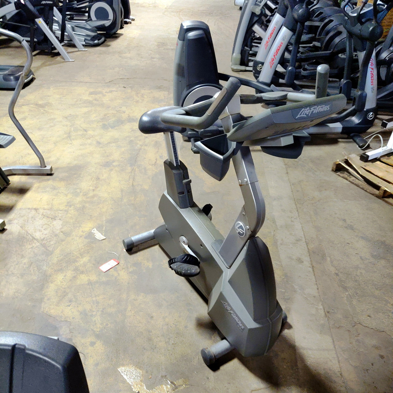 Life Fitness Upright Exercise Bike 93c