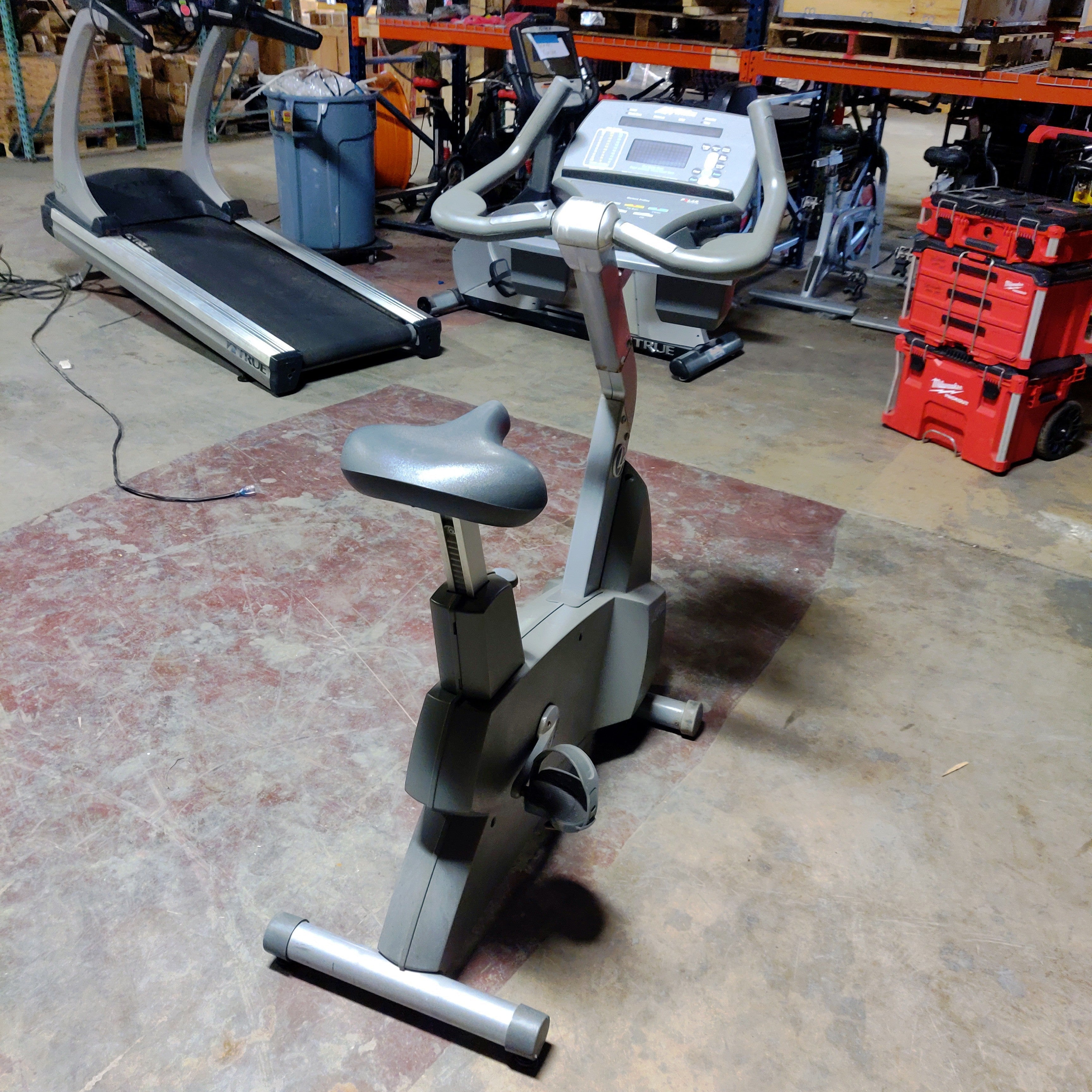 Life Fitness Upright Exercise Bike 93ci