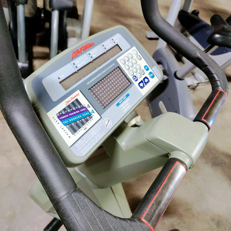 Life Fitness Upright Exercise Bike 9500 HR Commercial Grade