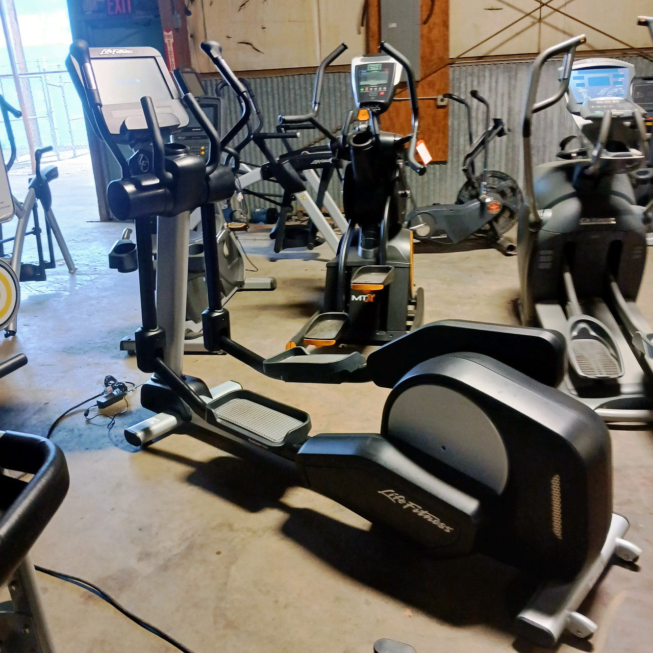 Life fitness Club Series+ Elliptical Cross-Trainer w/SE3 HD Console