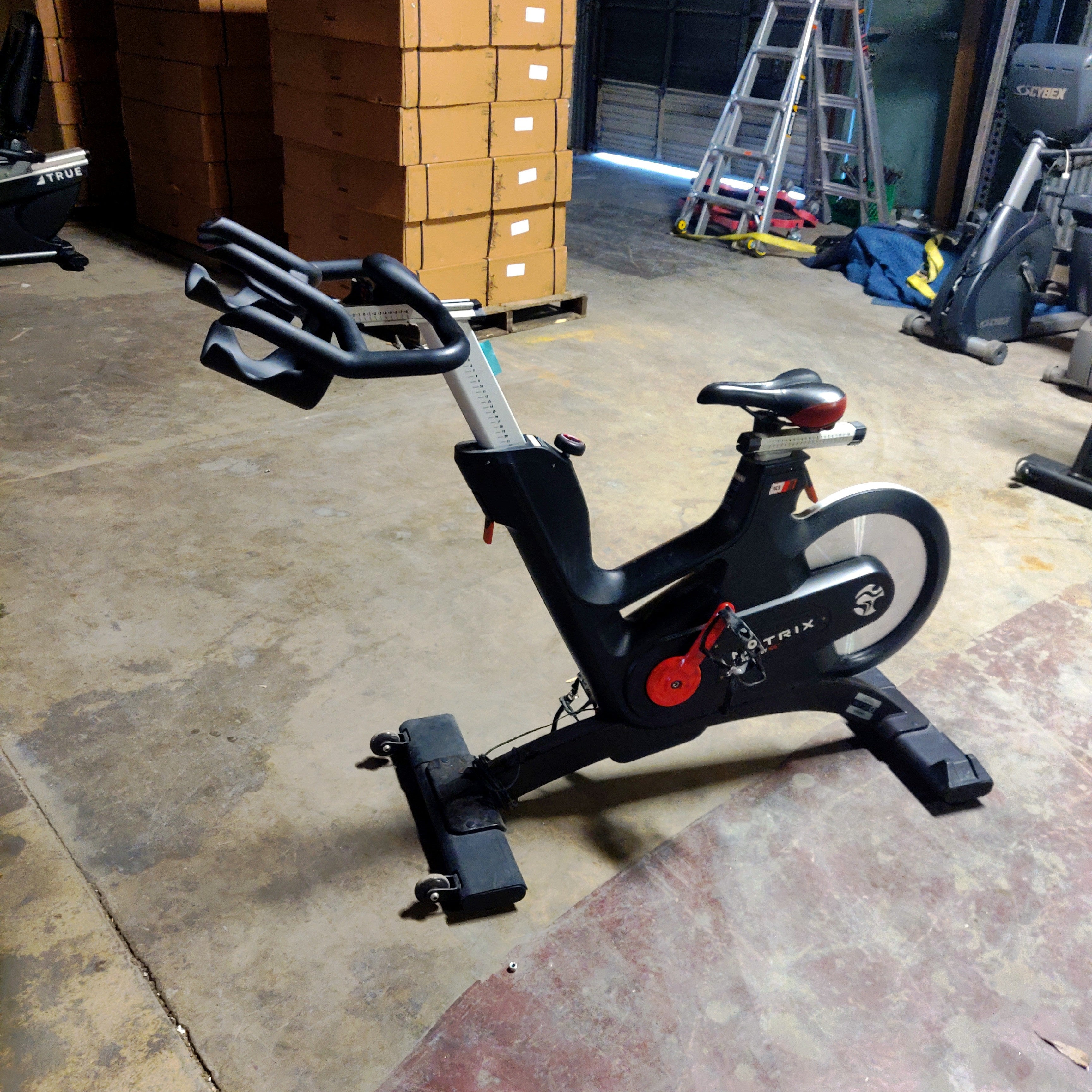 Matrix IC3 Upright Exercise Indoor Exercise Aerobic Cycle Bike