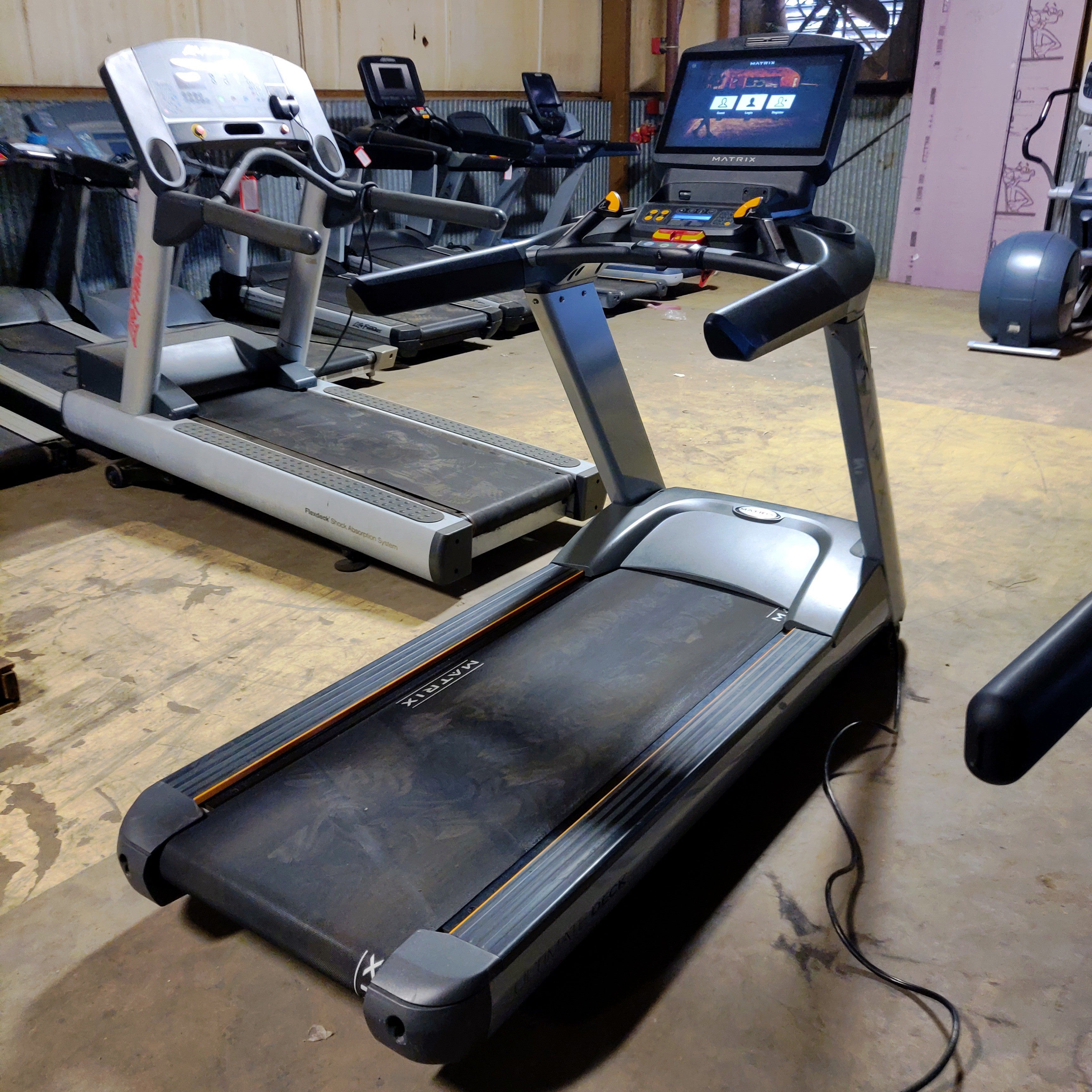 Matrix Treadmill T5x T7x Model with Fully Interactive Screen