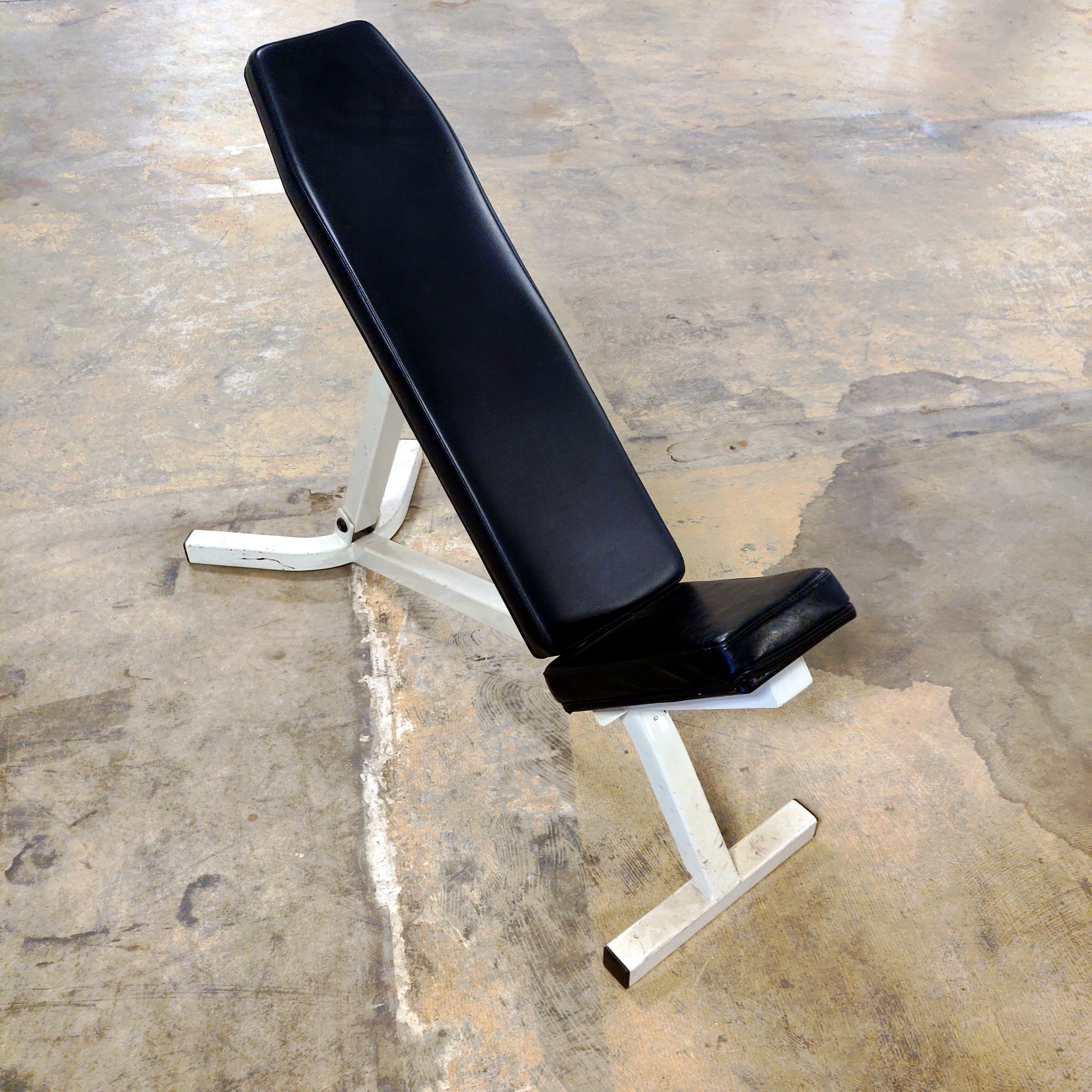 Maxicam by Muscle Dynamics Incline Weight Bench