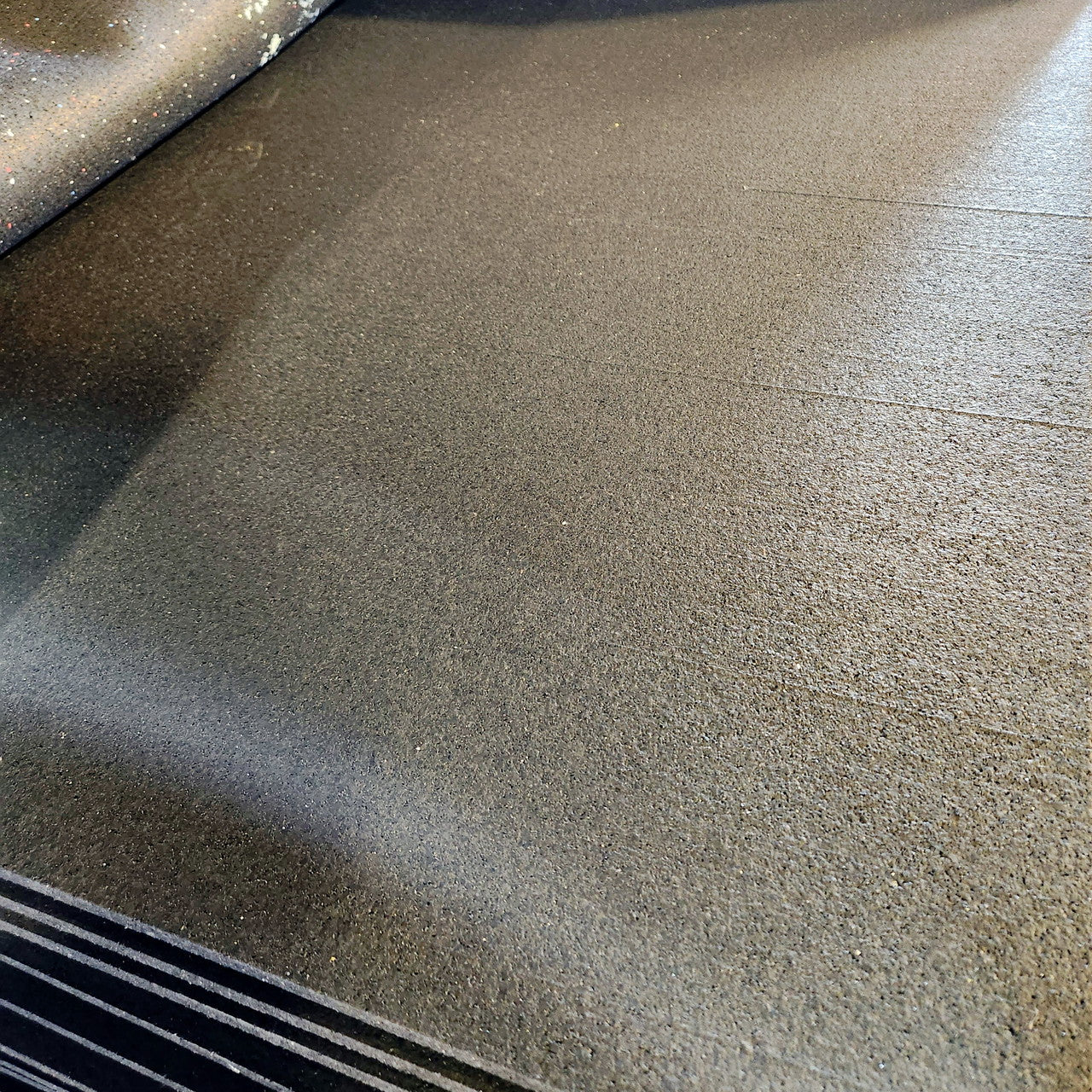 NEW 8mm Premium Gym Flooring Mats 4' x 6' (Blem)