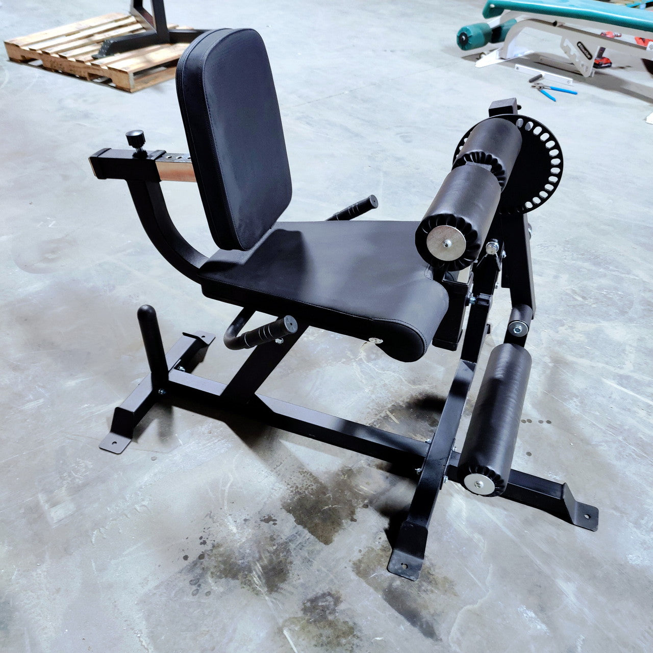 NEW Leg Curl/Leg Extension Combo Plate Loaded Strength Machine Plate loaded leg extension and curl machine