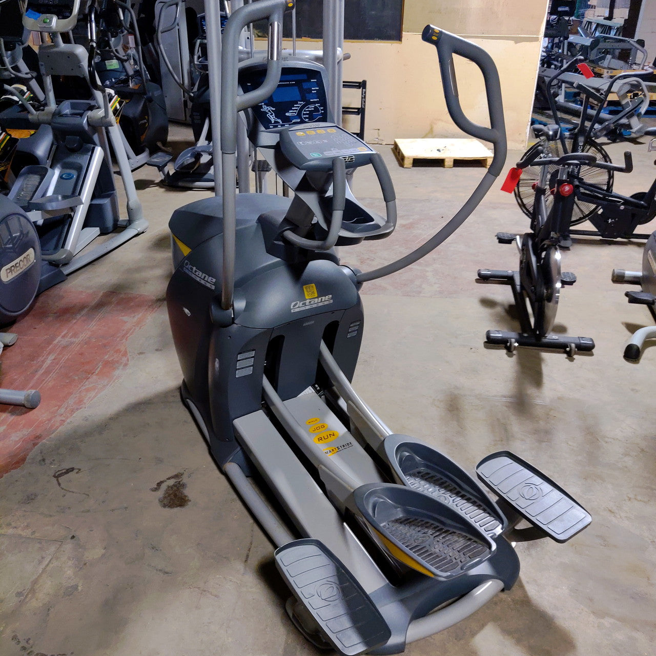 Octane Elliptical Pro 4700 Commercial Grade Elliptical