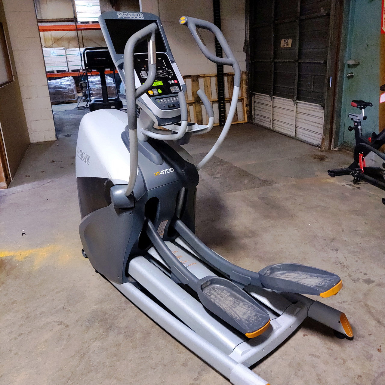 Octane Elliptical Trainer XT4700