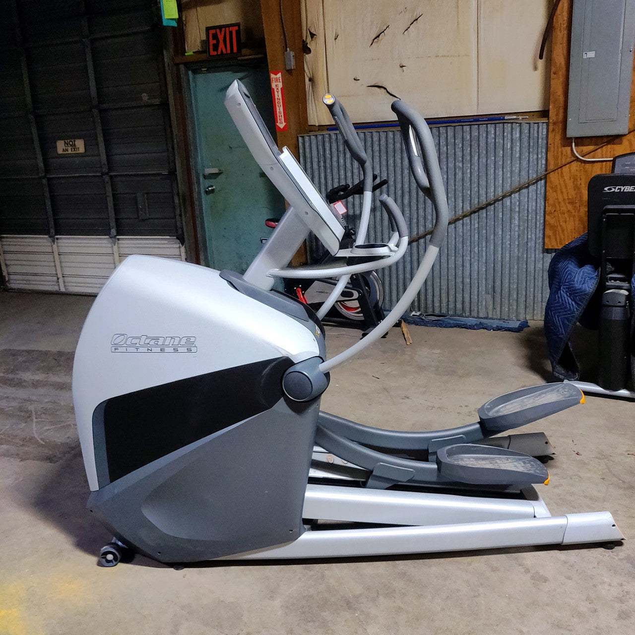 Octane Elliptical Trainer XT4700