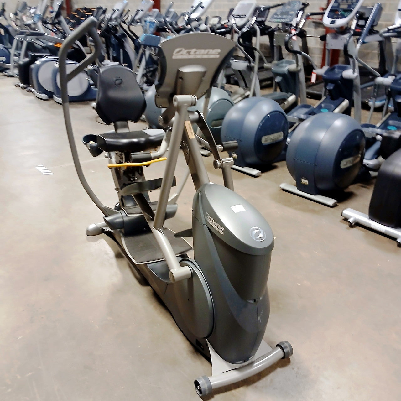 Octane Fitness XR6000 Seated Elliptical