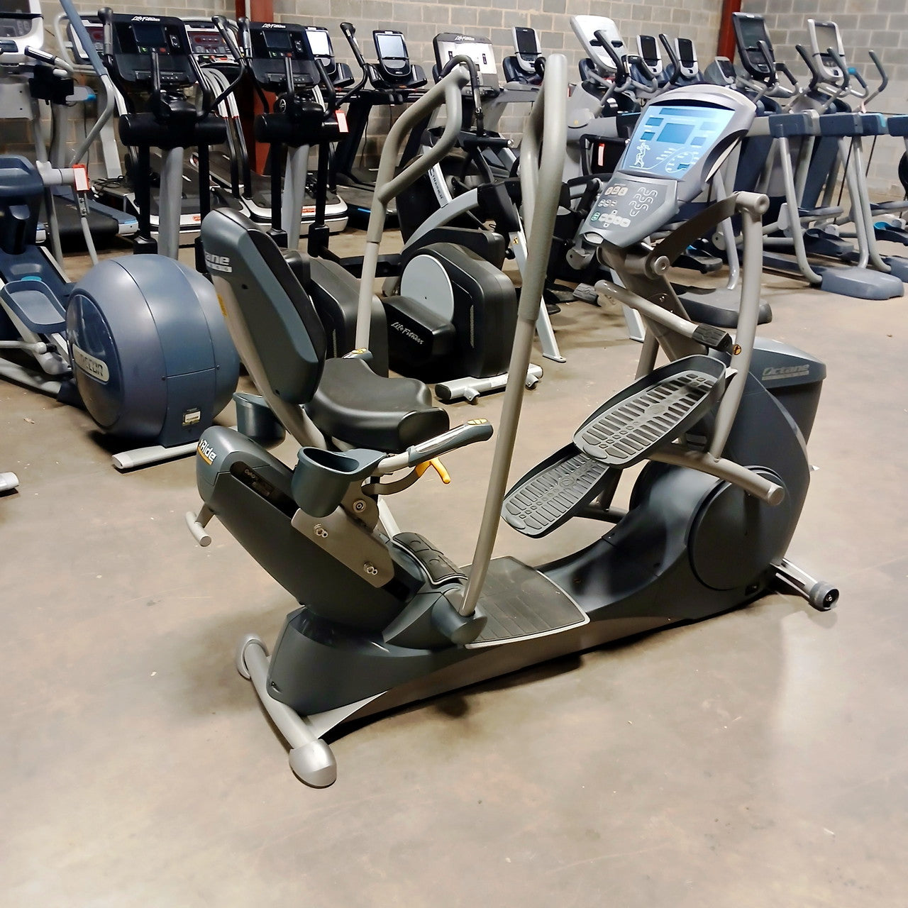 Octane Fitness XR6000 Seated Elliptical