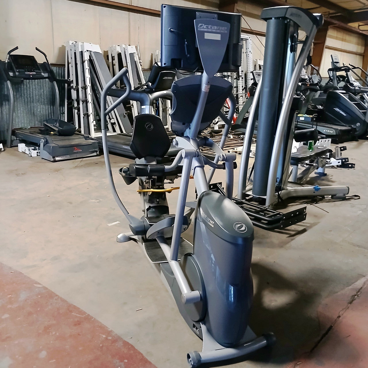 Octane Fitness XR6000 Seated Elliptical