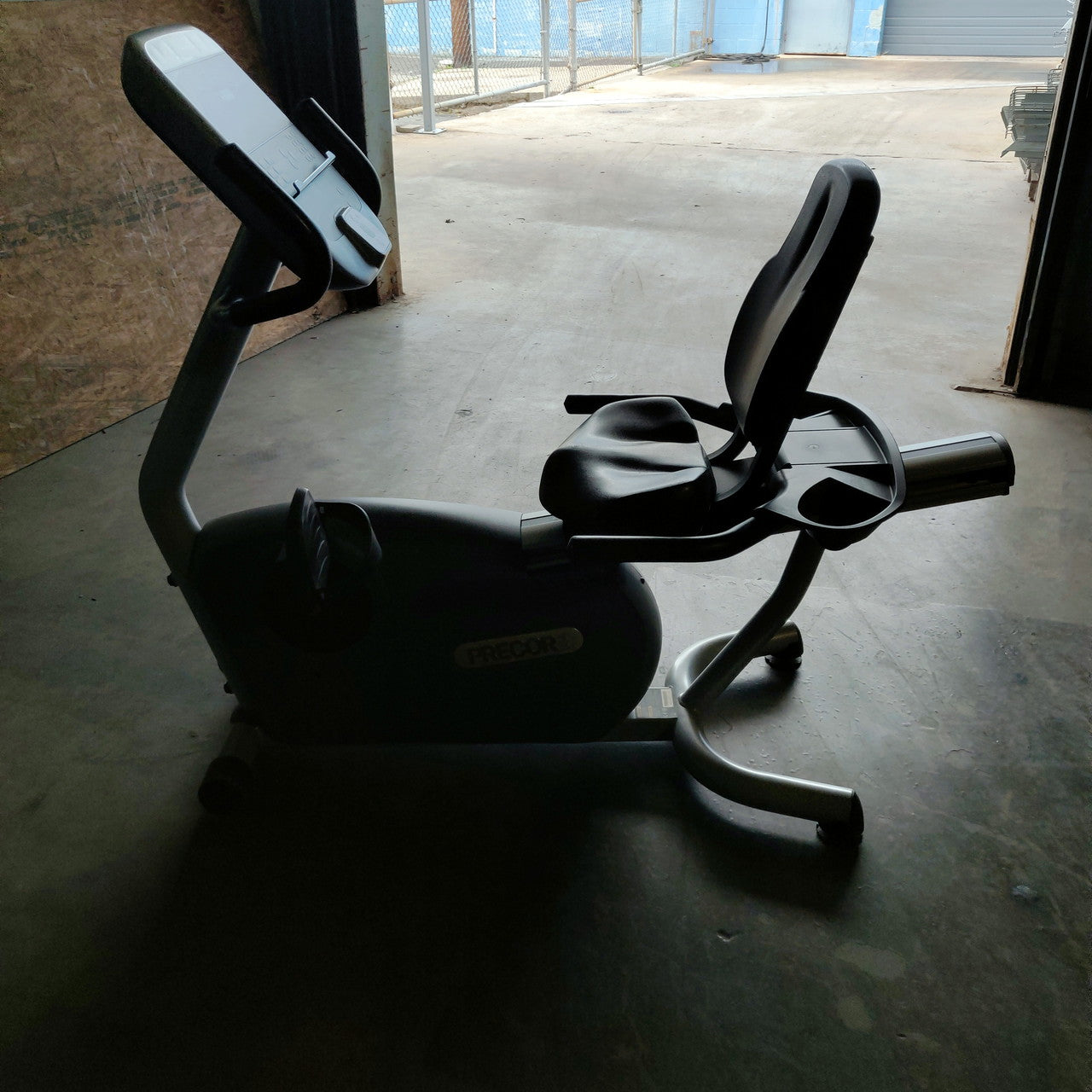 Precor 842i Recumbent Bike – Commercial Low-Impact Cardio Bike
