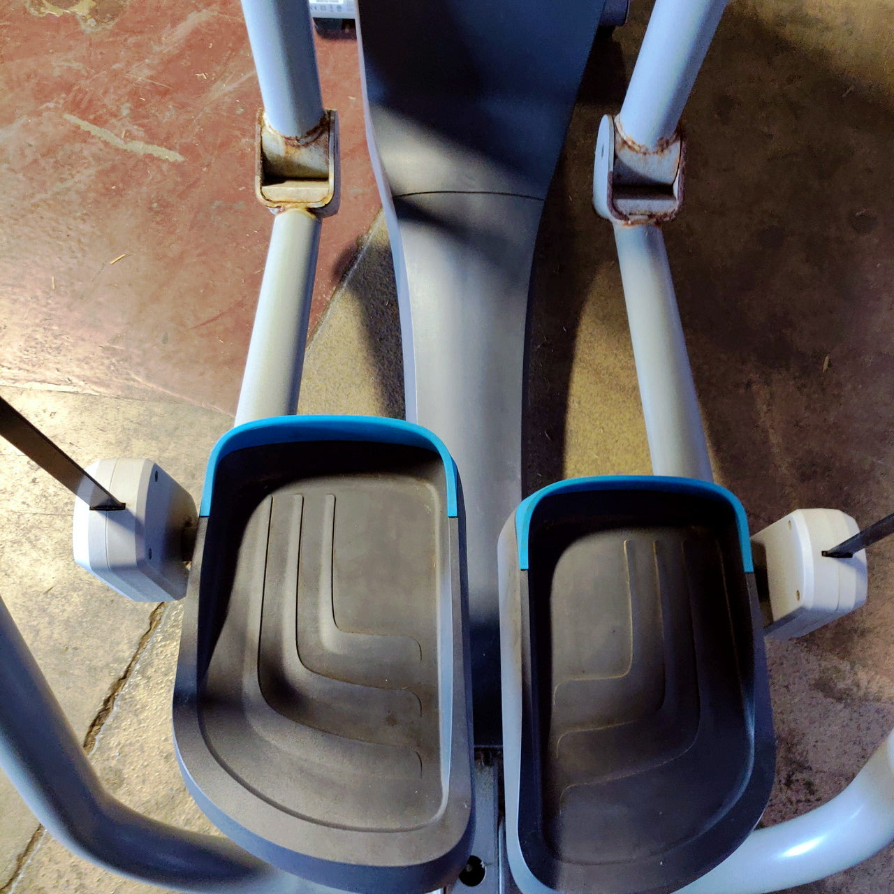 Precor AMT 813 w/ P10 Console – Adaptive Motion Trainer for Low-Impact Full-Body Cardio