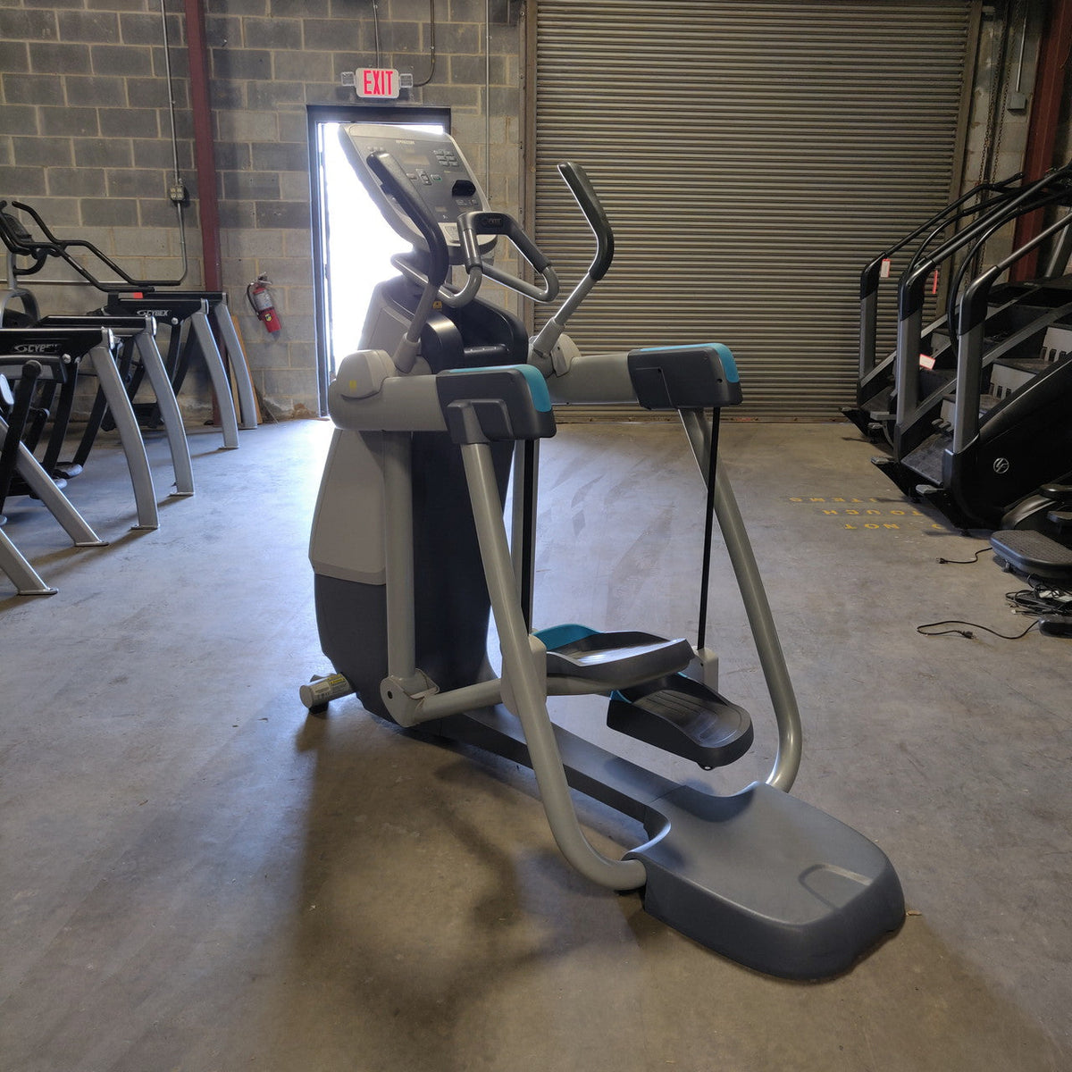 Precor AMT 813 w/ P10 Console – Adaptive Motion Trainer for Low-Impact Full-Body Cardio
