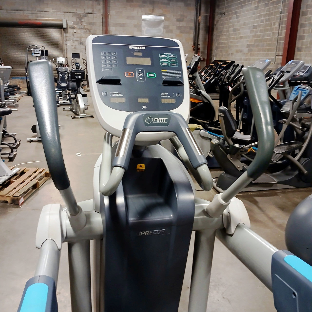 Precor AMT 835 with Open Stride w/P30 Console