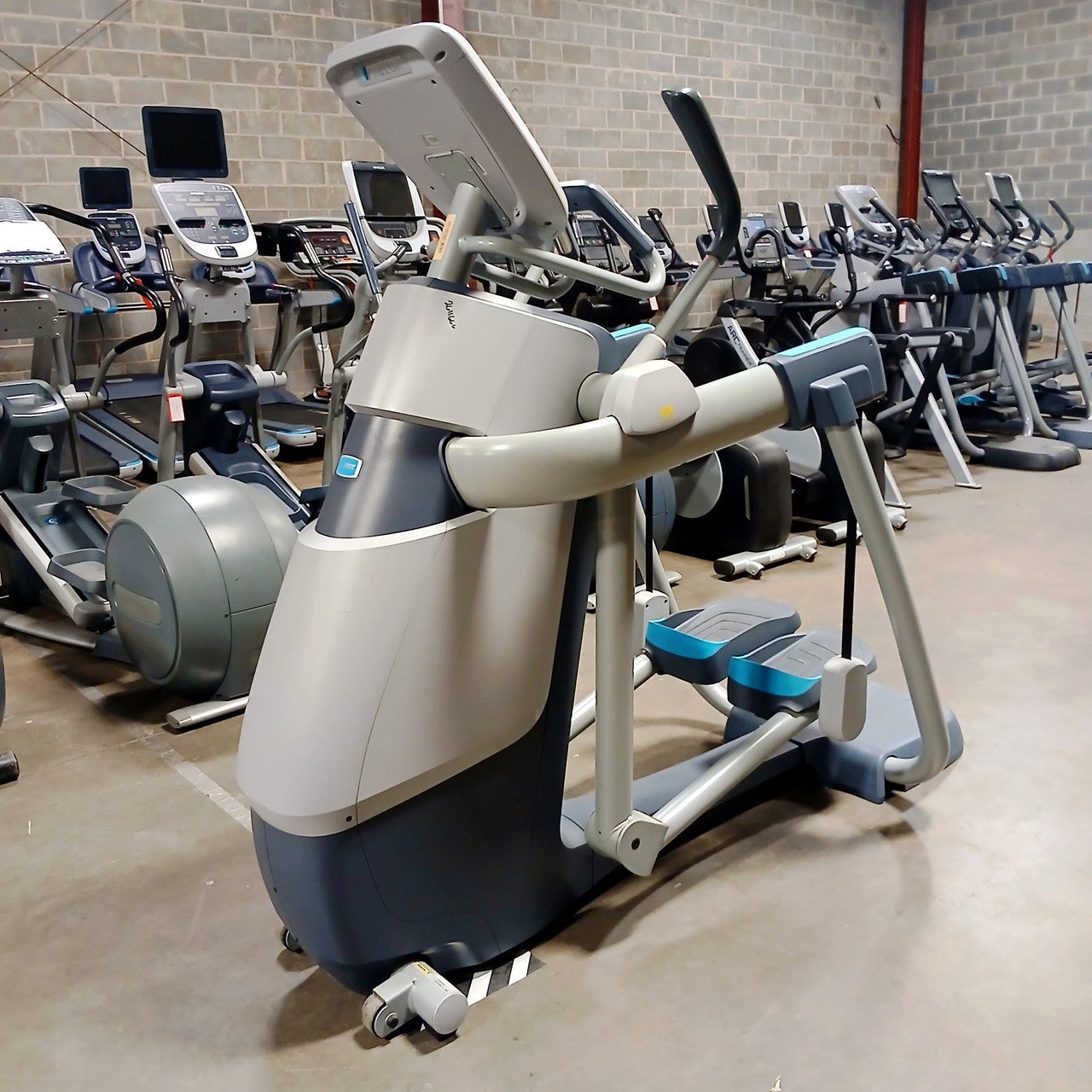 Precor AMT 835 with Open Stride w/P30 Console