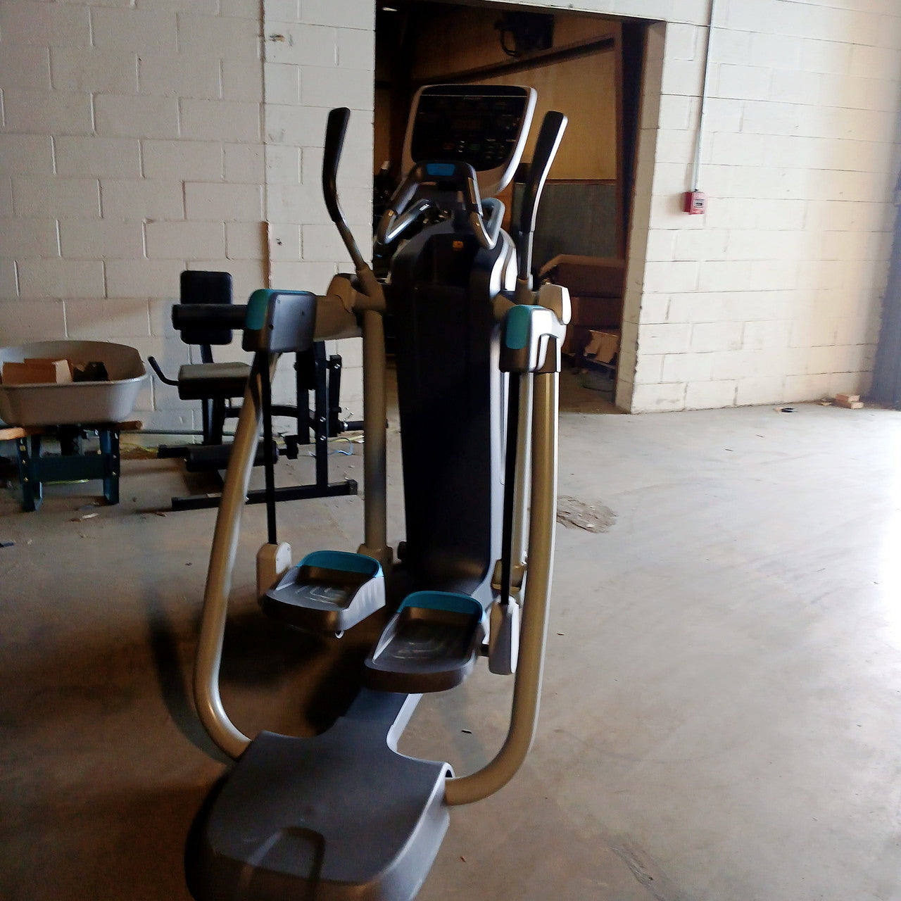 Precor AMT 835 with Open Stride w/P30 Console