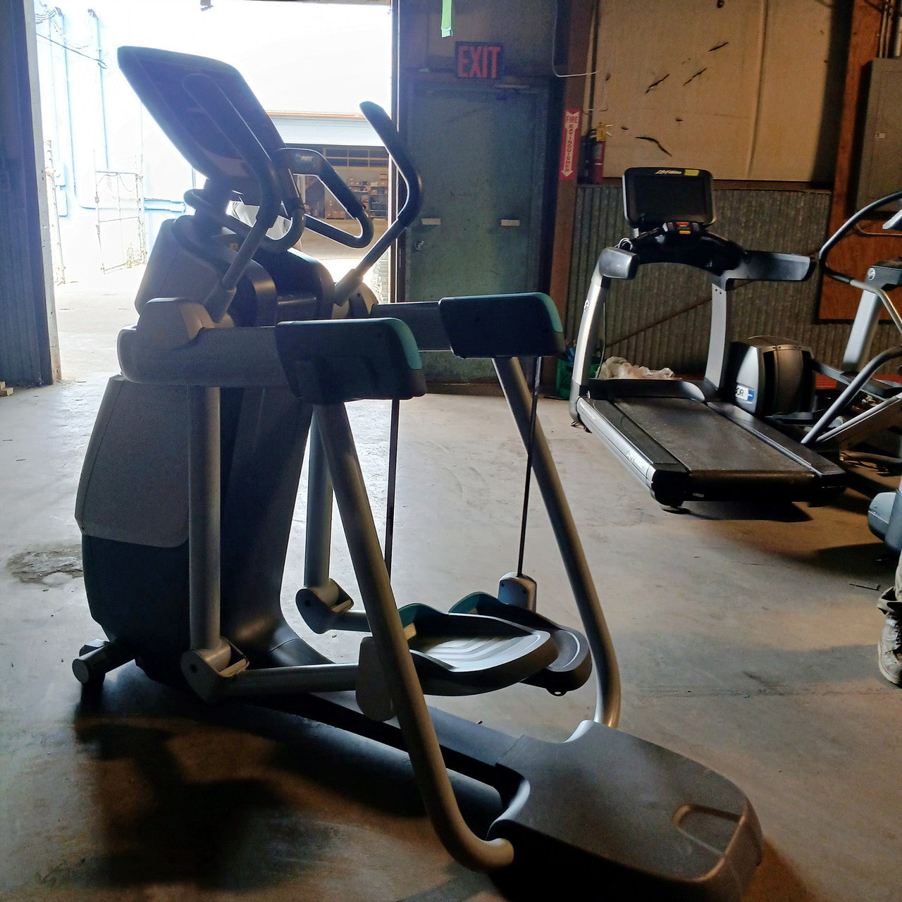 Precor AMT 835 with Open Stride w/P30 Console