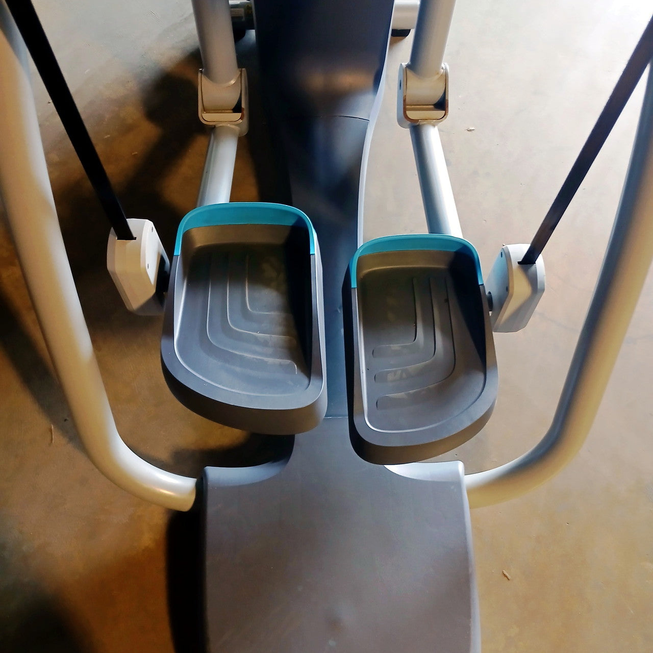 Precor AMT 835 with Open Stride w/P30 Console