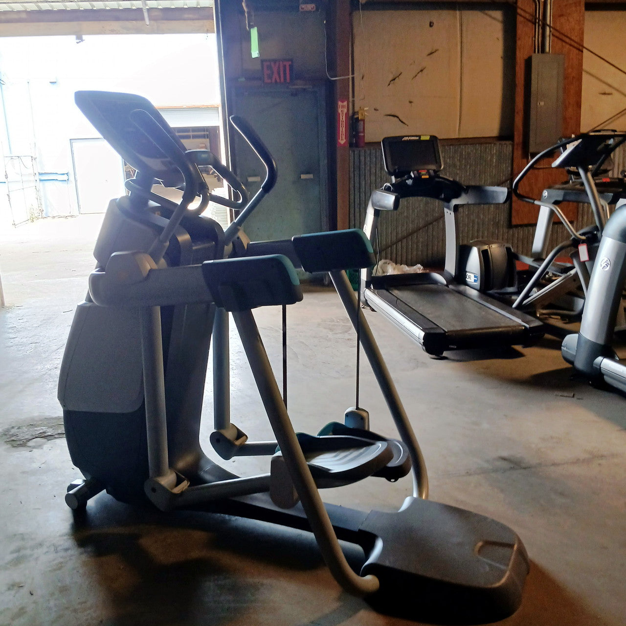 Precor AMT 835 with Open Stride w/P30 Console
