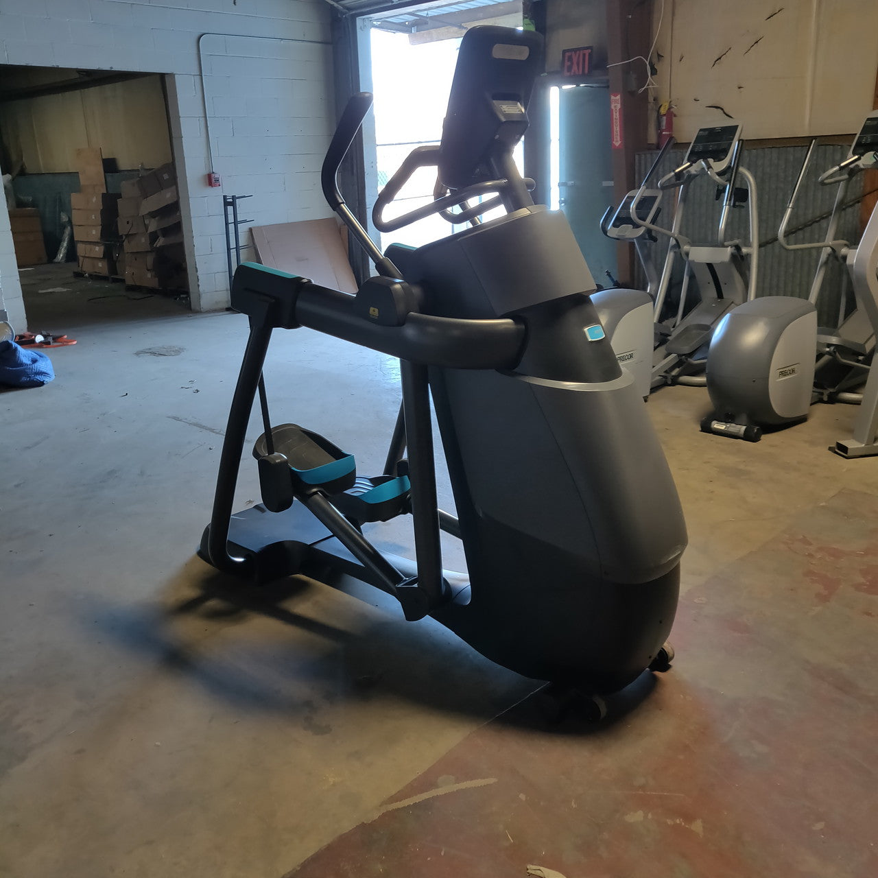 Precor AMT 835 with Open Stride w/P31 Console